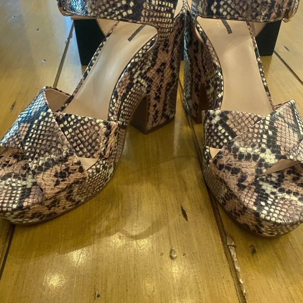 Kate Spade Women’s Snakeprint Platform Grace New in Box size 10